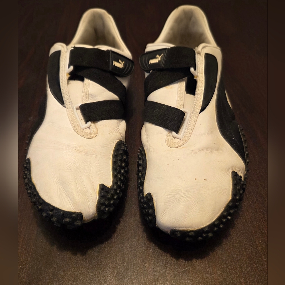 🐰🐣*🆕️ Listing*-Puma Black and White Athletic Shoes.